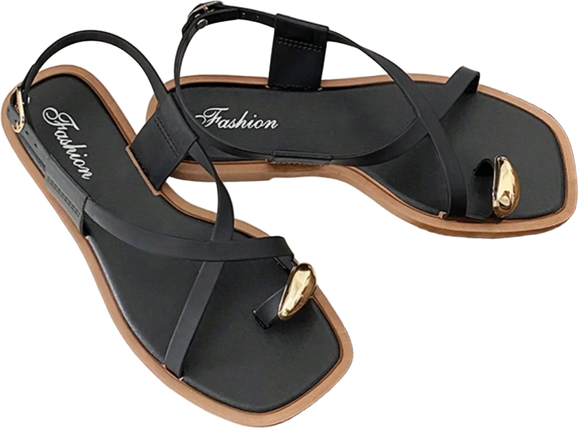 Sandalias negras con adorno dorado